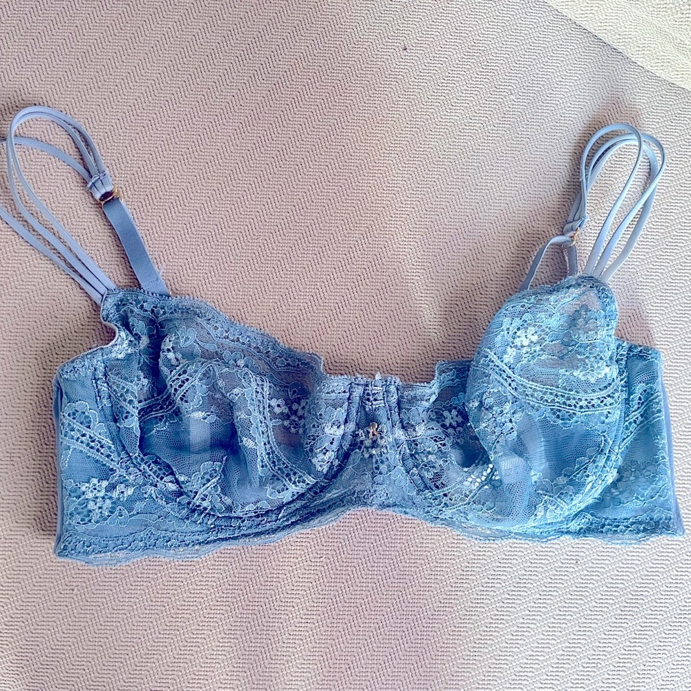 Ritratti silk and lace unlined balconette bra in great condition. Size 36C.